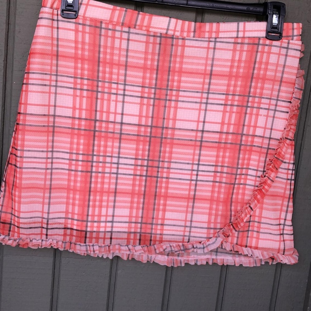 Urban outfitters skirt!!! Orange pattern, form fitting!!! Size large!!! :)